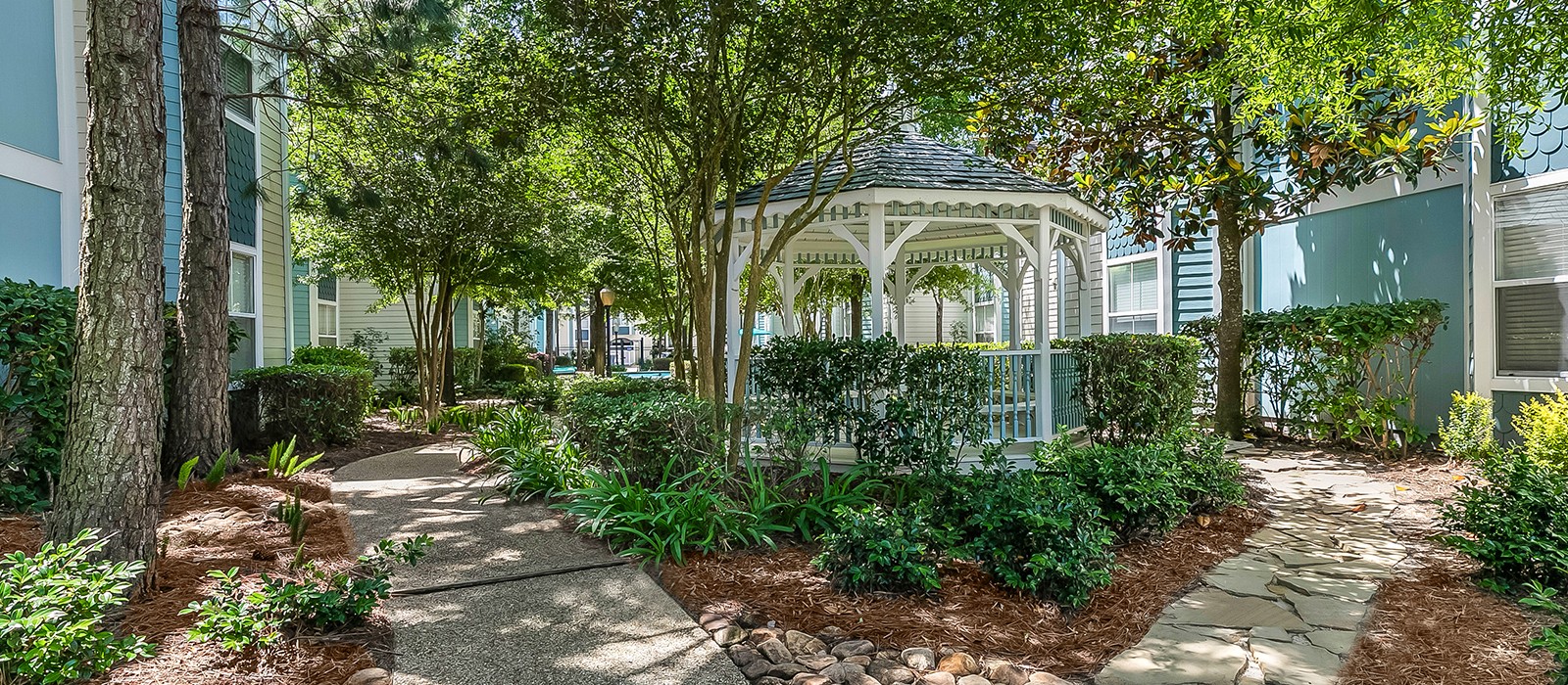 Pelican Bay Apartments in Kenner LA 1 & 2 Bedroom Apartments For Rent